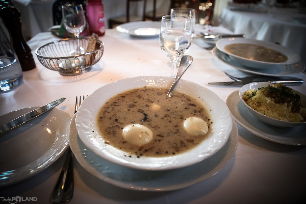 Żurek z jajkiem na białej kiełbasie